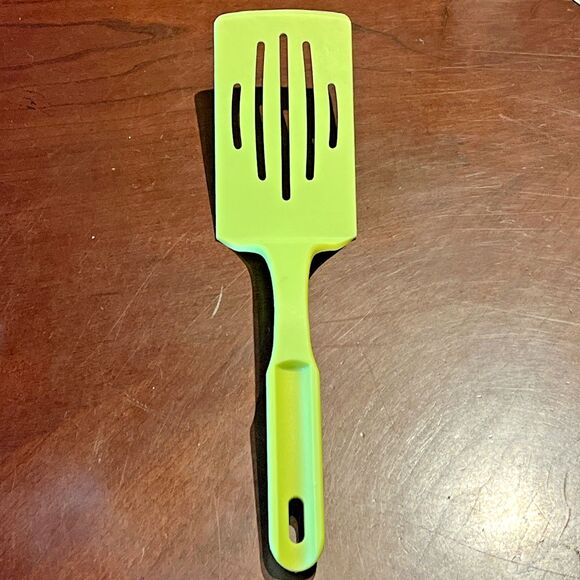 Pampered Chef #2436 Nylon Small Slotted Short Spatula Turner Flipper USA 10” - Picture 1 of 5